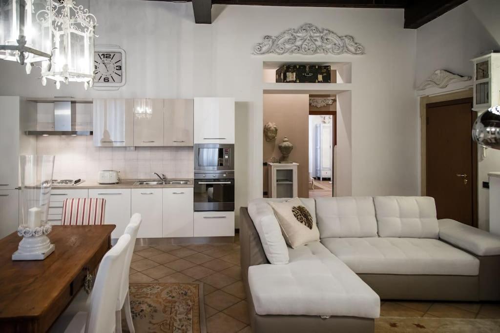 Piazza Erbe Luxury Apartment Верона Екстер'єр фото